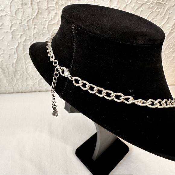 Vintage Women's Necklace Elegant Silver Tone Look Flower Chain Beads - Picture 3 of 8